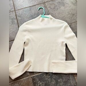 Women’s size XS cropped sweater. New condition.